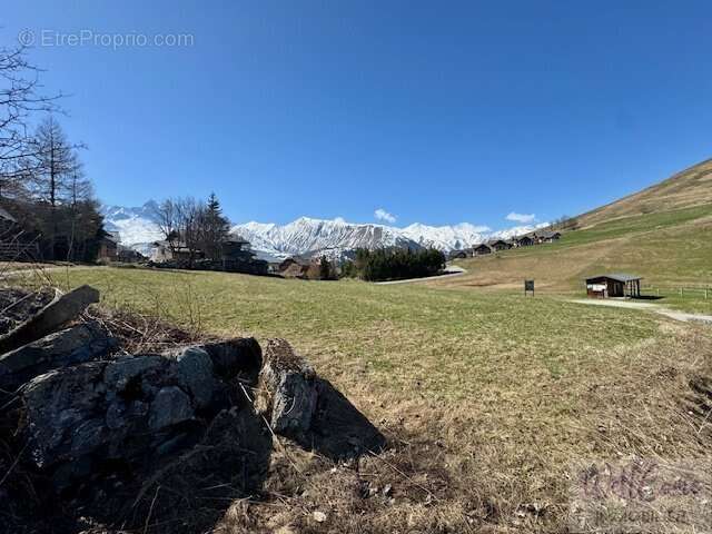 Terrain à ALBIEZ-MONTROND