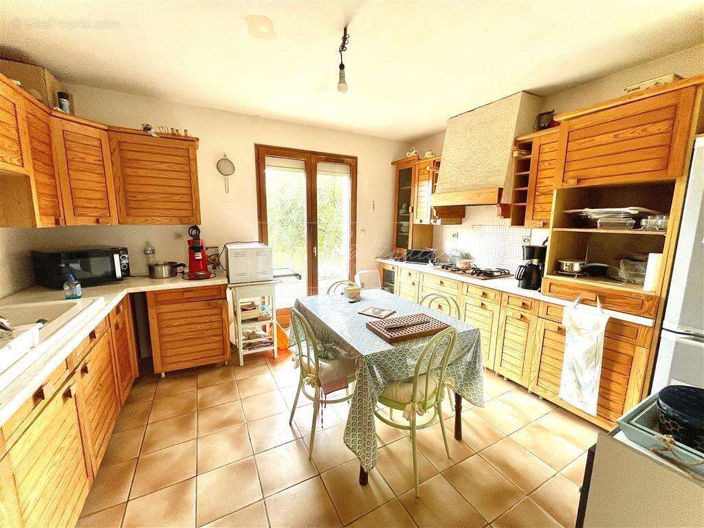 Maison à LA CHAPELLE-LA-REINE