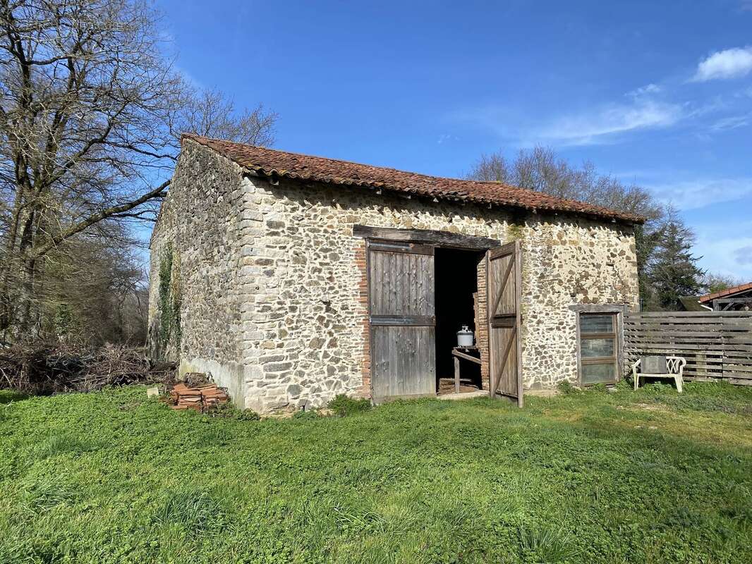 Maison à BUSSIERE-POITEVINE