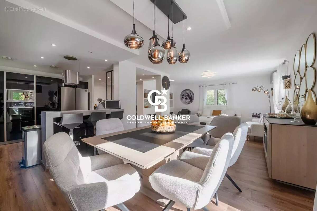 Maison à MONTAGNOLE