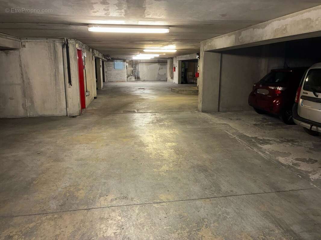 Parking à PARIS-19E