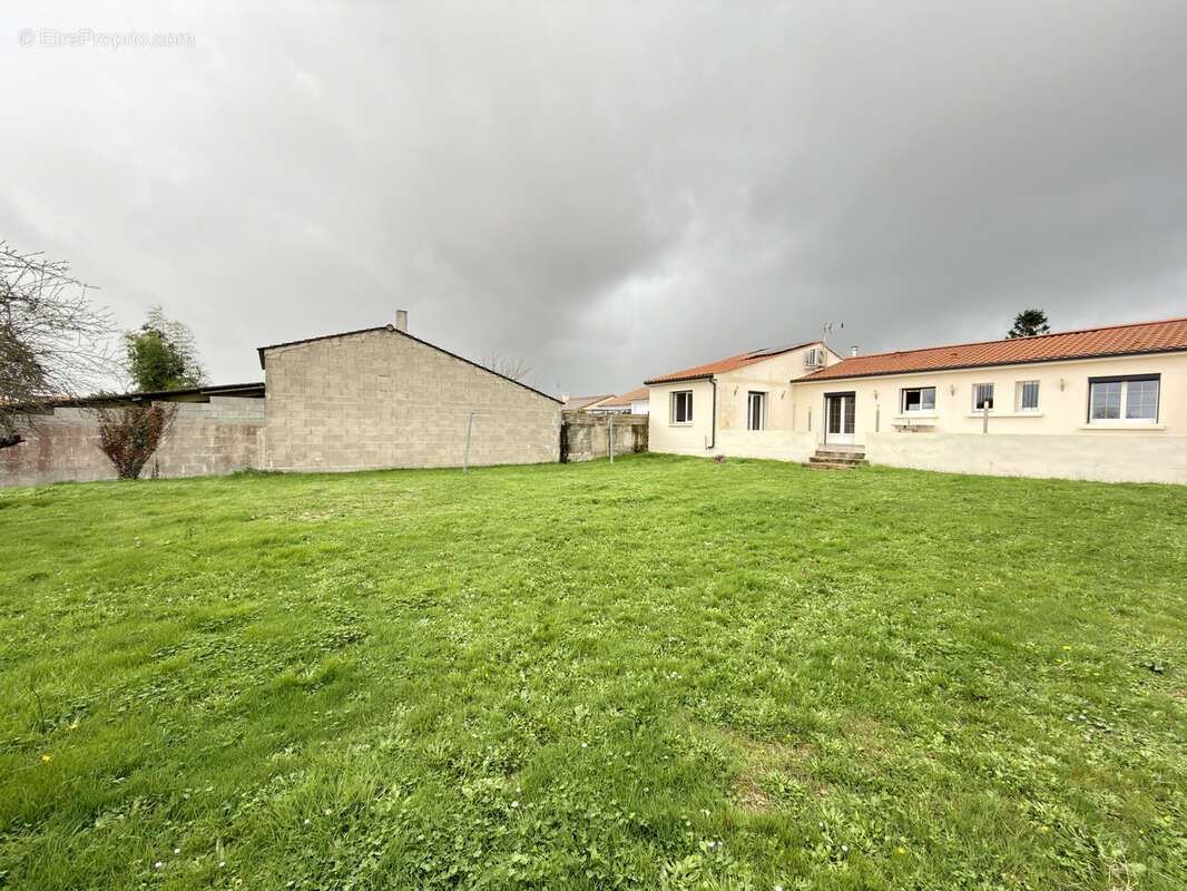 Maison à SAINT-CHRISTOPHE-DU-LIGNERON