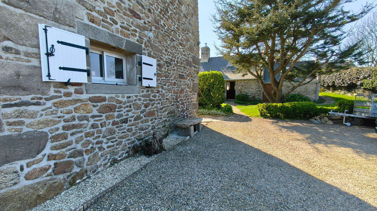 Maison à LAMPAUL-PLOUDALMEZEAU