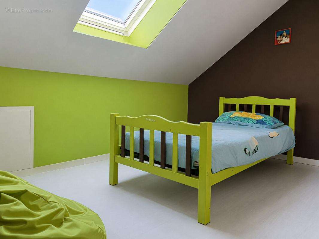 Maison sur sous-sol 4 chambres avec dépendance - VERNANTES (49390) - photo 8