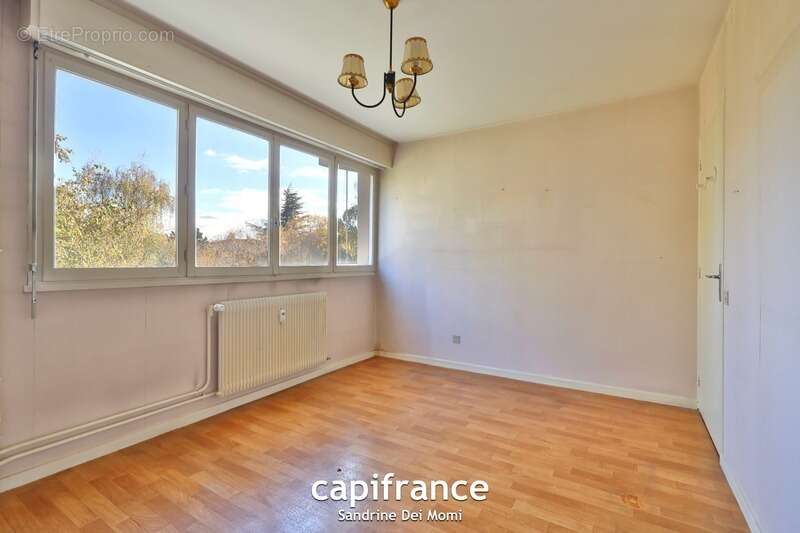 SAINTE FOY LES LYON - Bd de l'Europe- Appartement T3 de 68m² avec balcon, place de stationnement extérieure et cave - photo 23