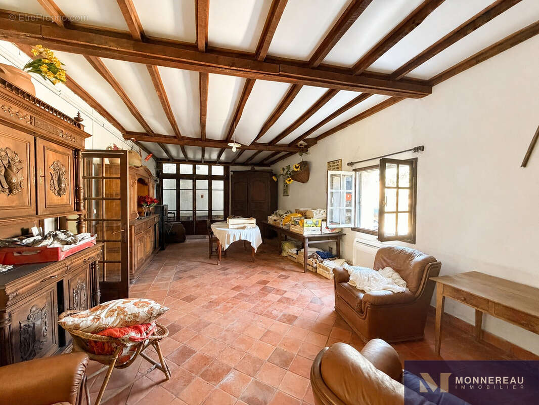 Maison ancienne avec grand jardin et dependances - photo 6