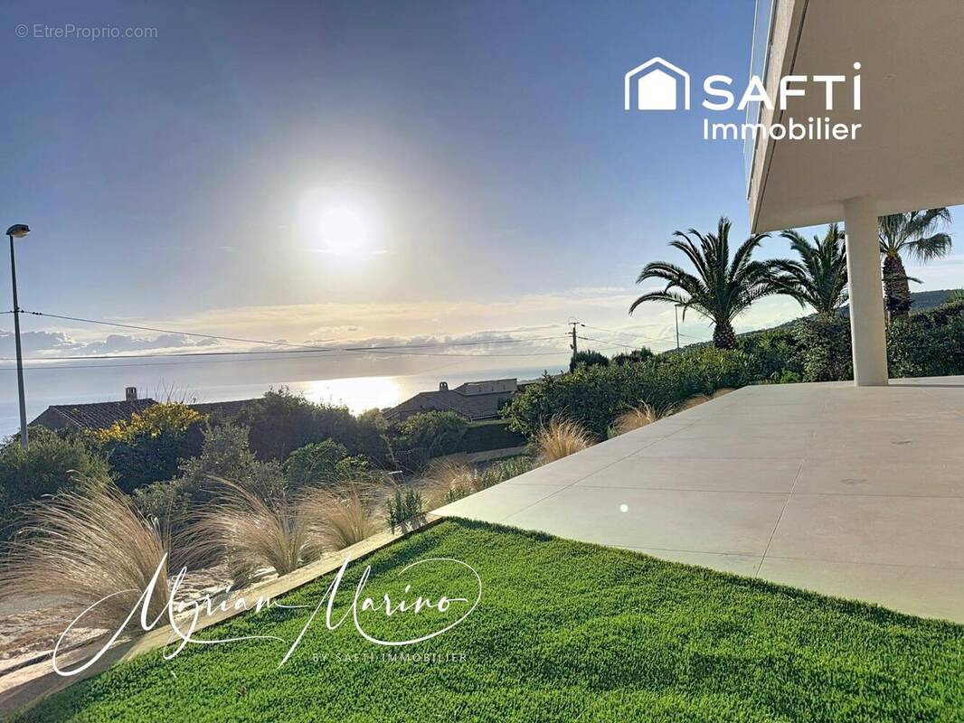 Photo 1 - Appartement à ROQUEBRUNE-SUR-ARGENS