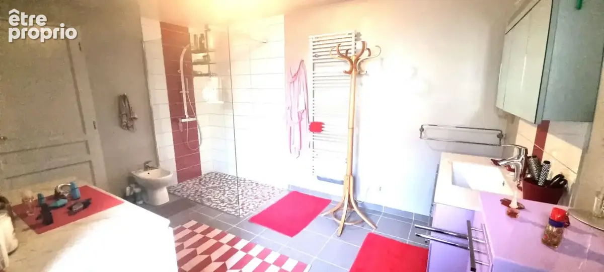 Maison de caractère - très soignée avec sa grange - CLASSE D - photo 5
