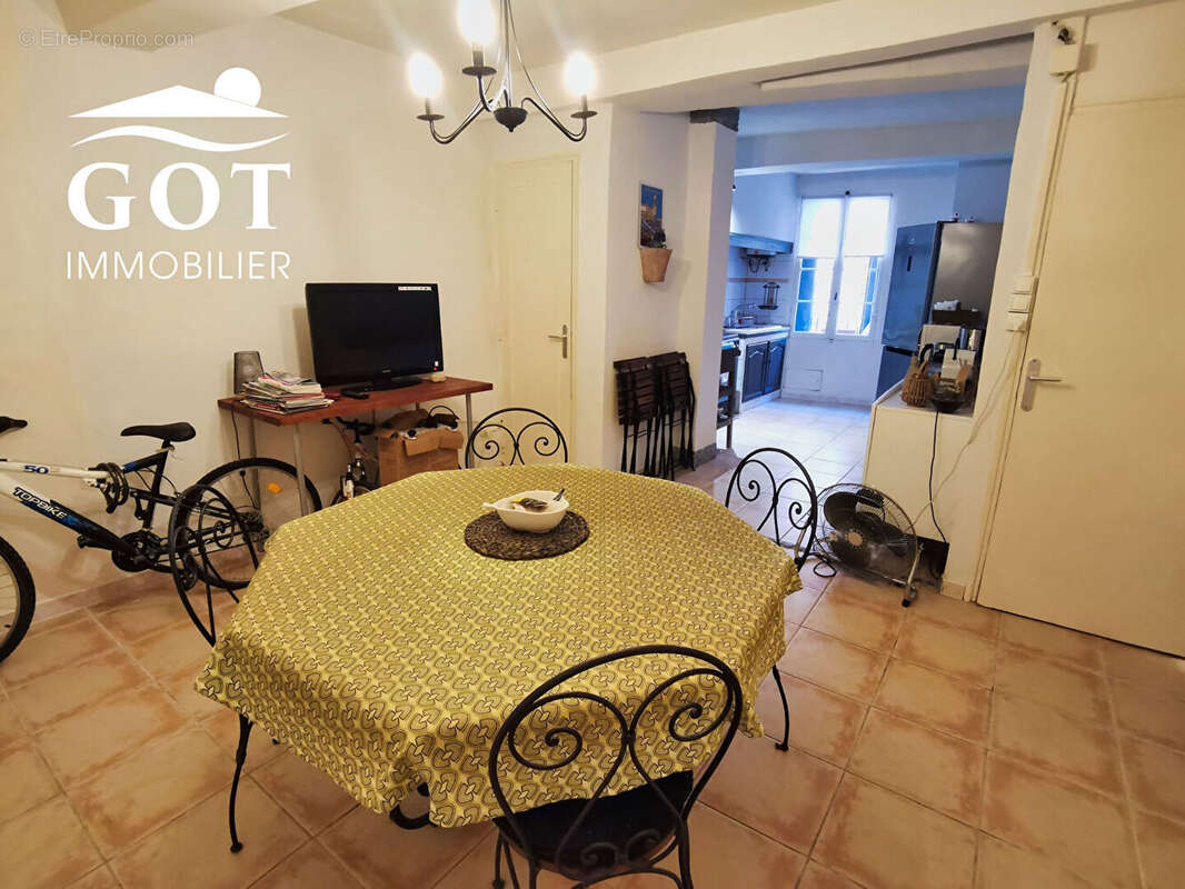 Maison à SAINT-LAURENT-DE-LA-SALANQUE