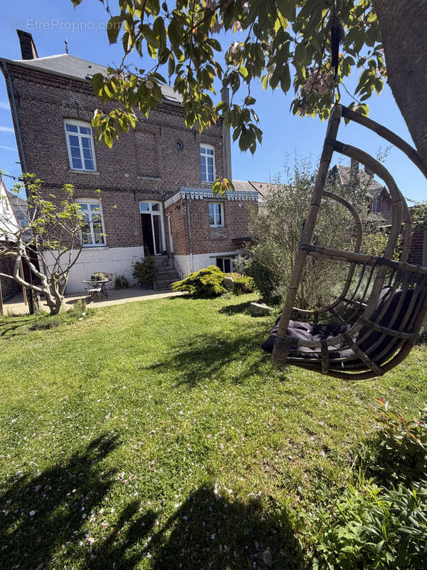 En exclusivite sur la commune de flixecourt : superbe maison de maitre de 160 m2 avec beau jardin arboré - photo 5