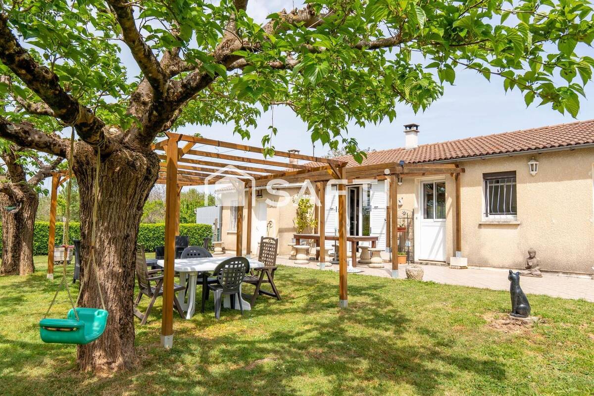 Maison 100 m² à Romegoux  - photo 1