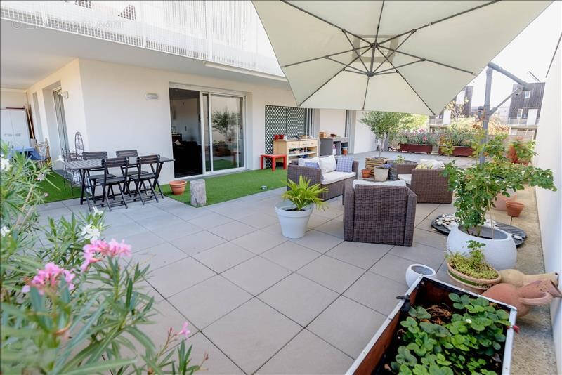 Appartement à BEAUZELLE