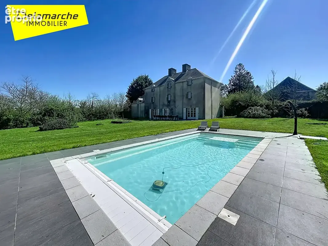 Propriété 12 pièces , dépendances et piscine chauffée à vendre à  Saint Denis Le Gast (50450) - photo 2