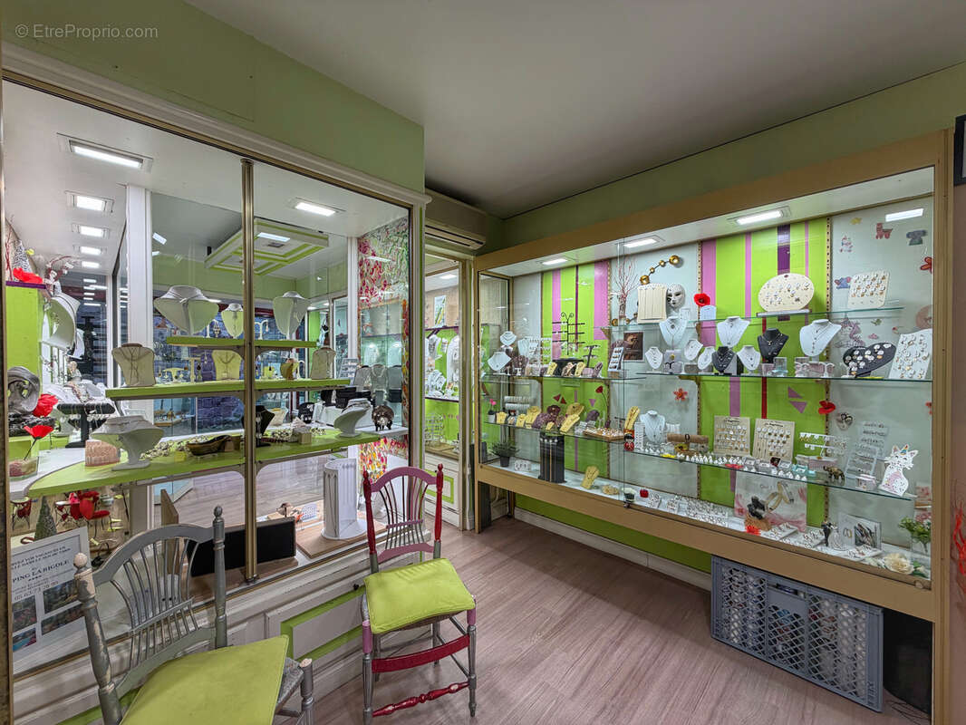 Commerce à SAINT-JEAN-PIED-DE-PORT