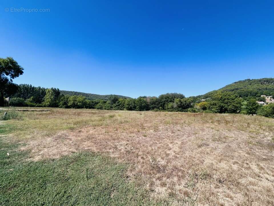 Terrain 1000 m² à Salernes  - photo 2