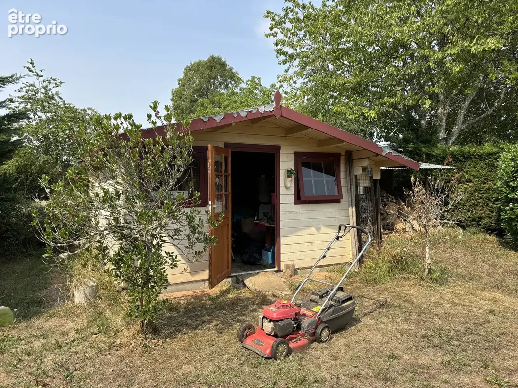 Saint-Denis-de-Jouhet   Charmante maison avec 1934 m2 de terrain, située au calme dans un cadre verdoyant - photo 21