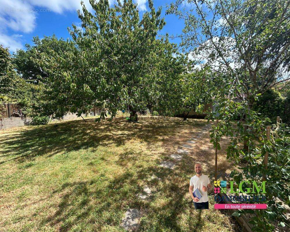 AUBIGNY-LES CLOUZEAUX – Maison familiale rénovée 113 m² – Jardin clos - photo 9