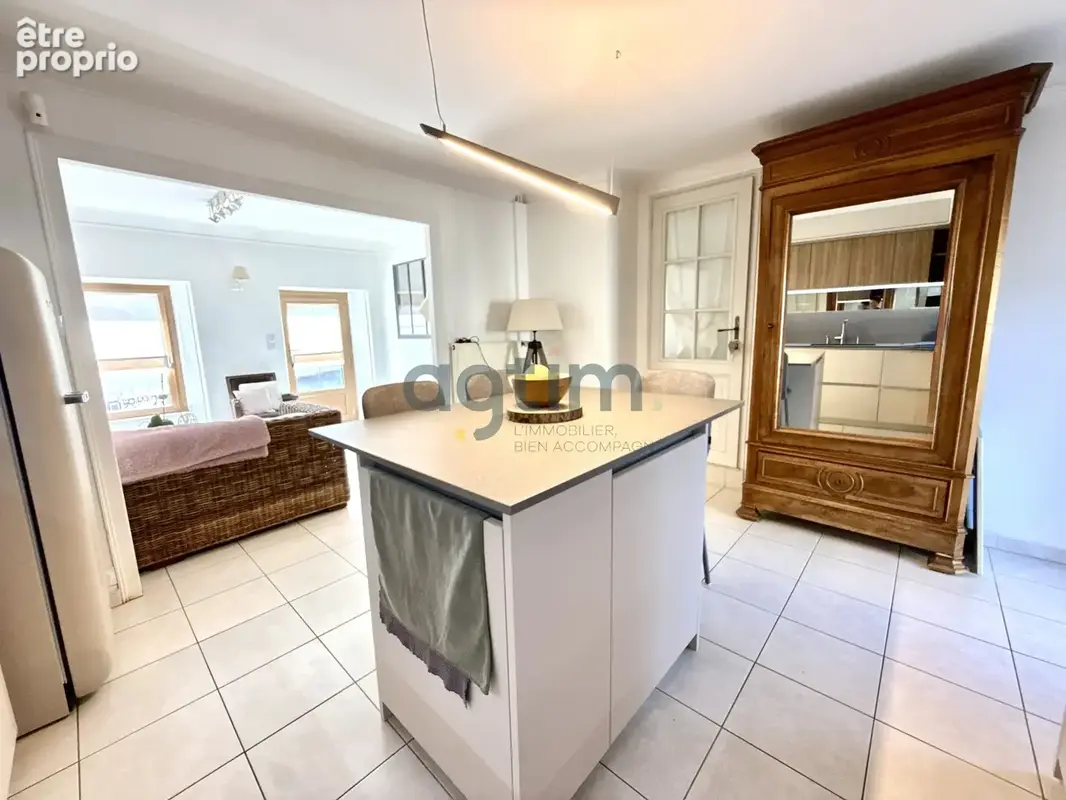Montaigu, centre-ville, maison en pierre, 69m2 hab, 2 chambres, terrain et dépendances - photo 8