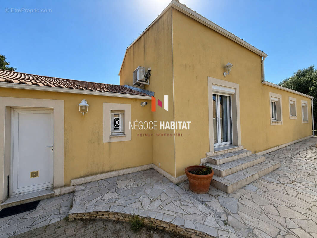 Maison à MAUGUIO