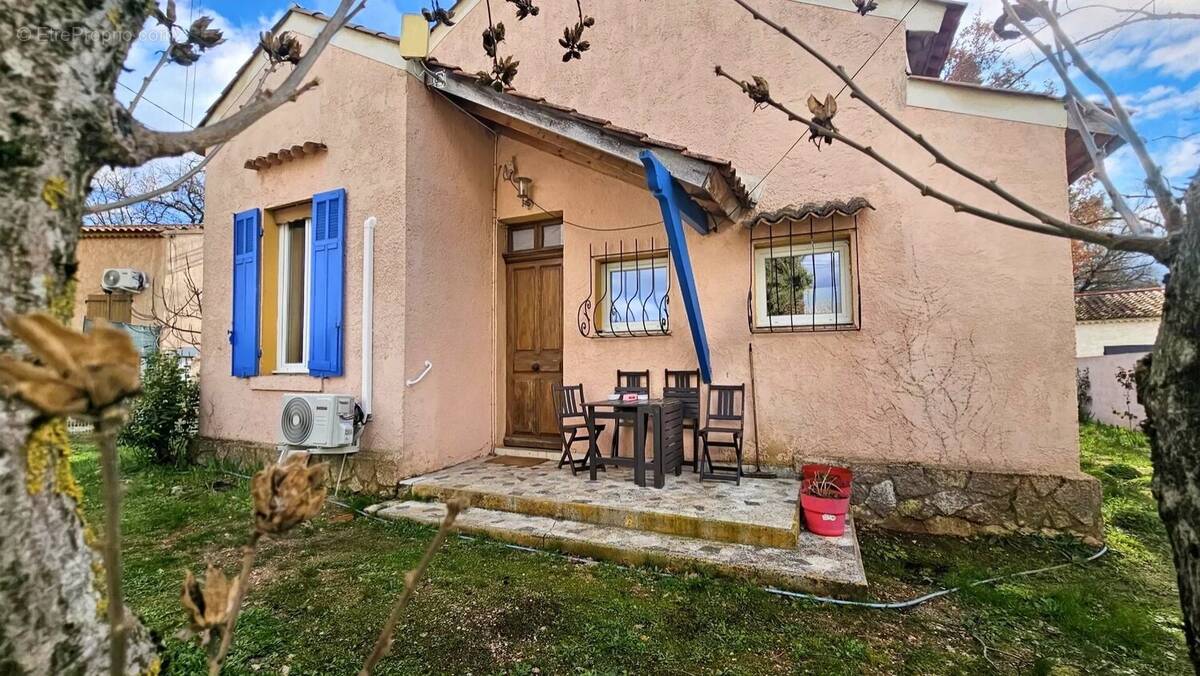 Appartement à NANS-LES-PINS