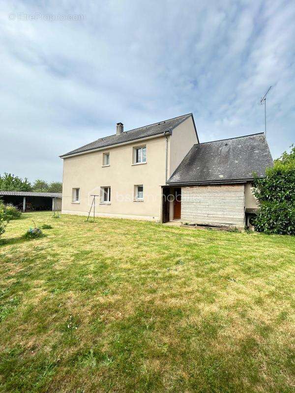 Maison à MESLAY-DU-MAINE