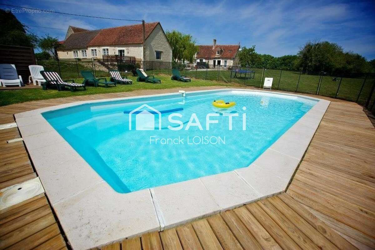 Maison 330 m² à Bridore  - photo 2
