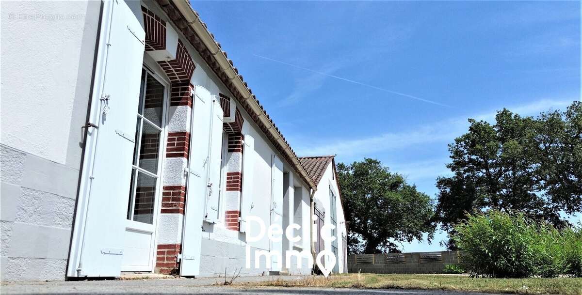 Maison à NIEUL-LE-DOLENT