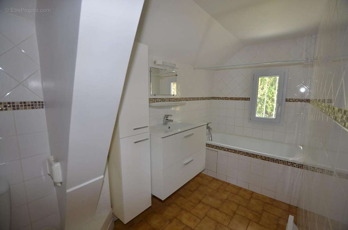 Maison à SAINTE-GENEVIEVE-DES-BOIS