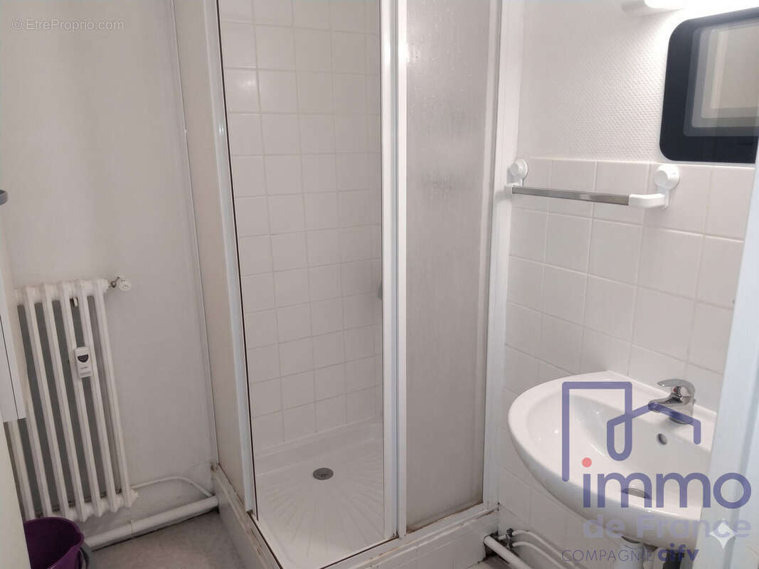 Appartement 58 m² à Saint-Etienne  - photo 4