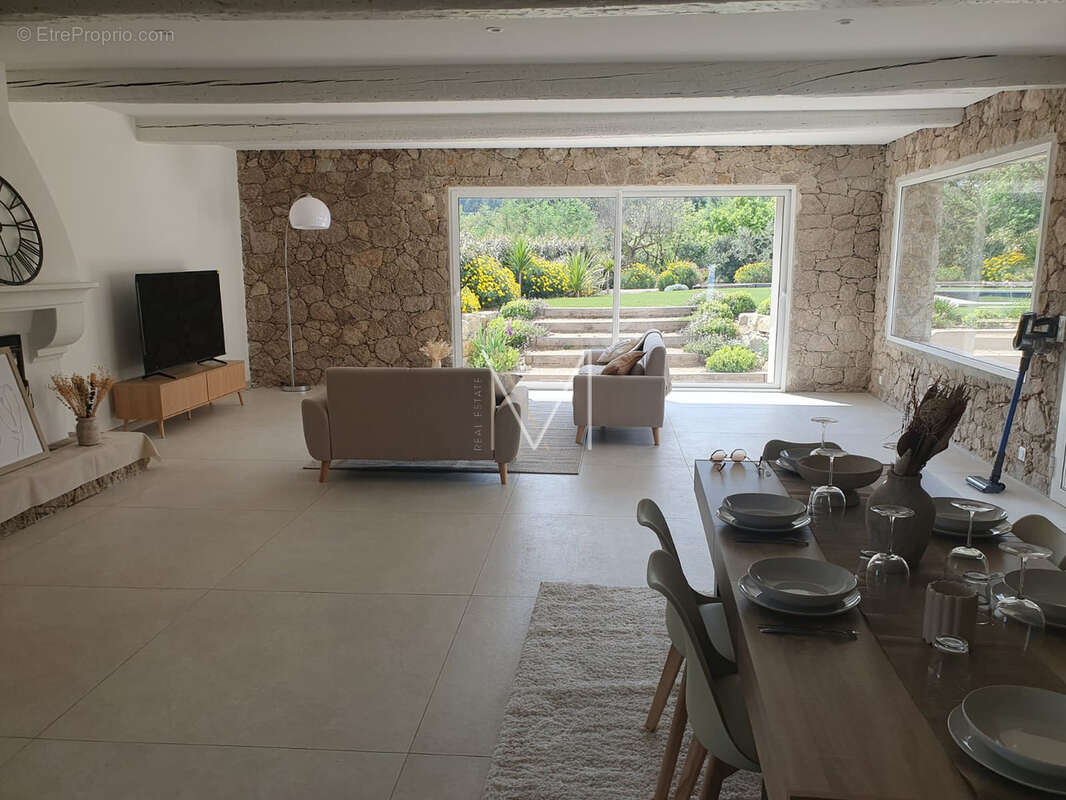 Maison à PLAN-DE-LA-TOUR