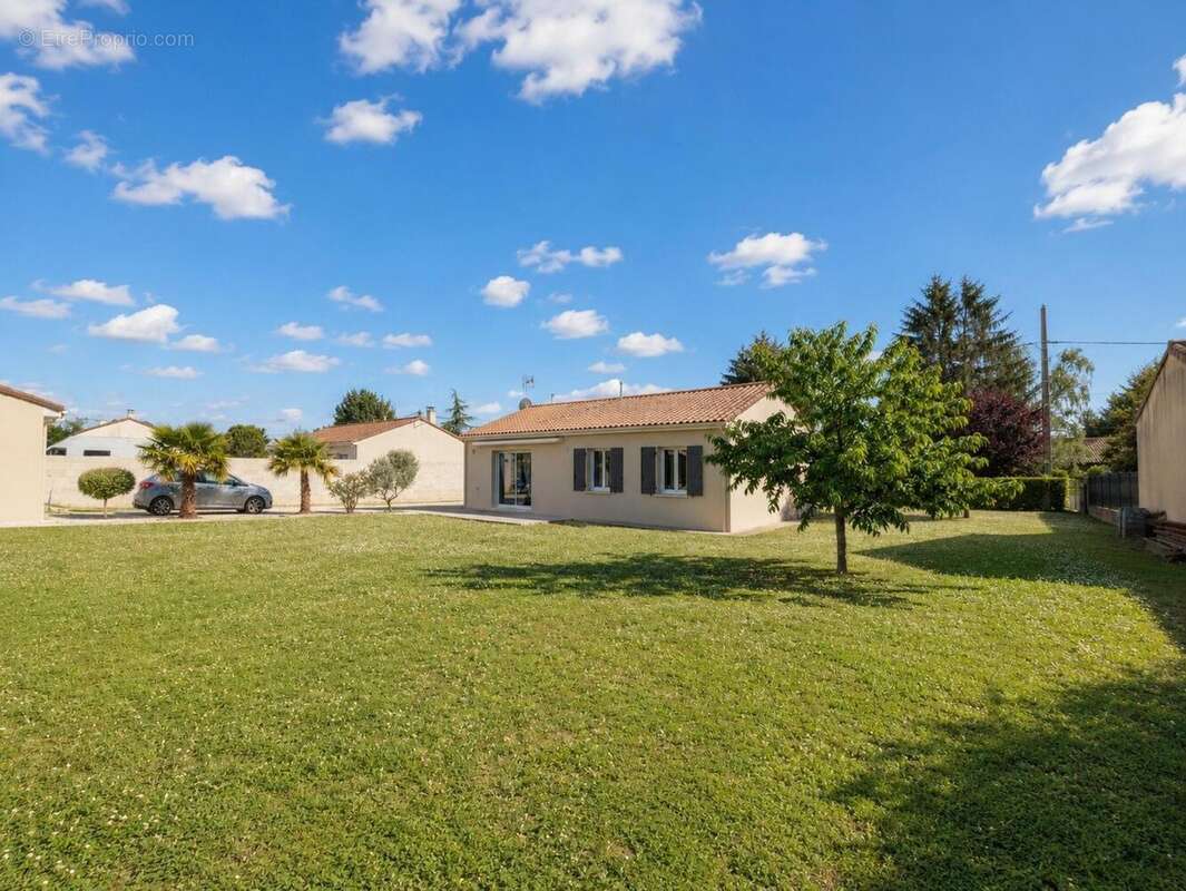 Maison 86 m² à Fouquebrune  - photo 9