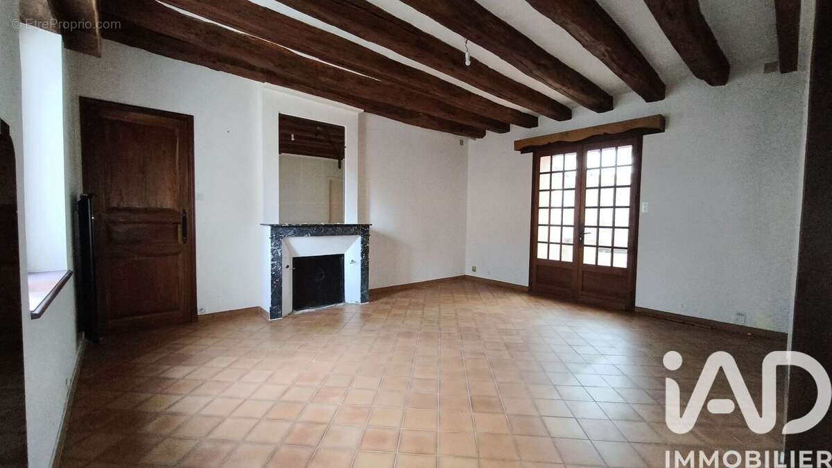 Maison 122 m² à Saint-Antoine-Du-Rocher  - photo 4