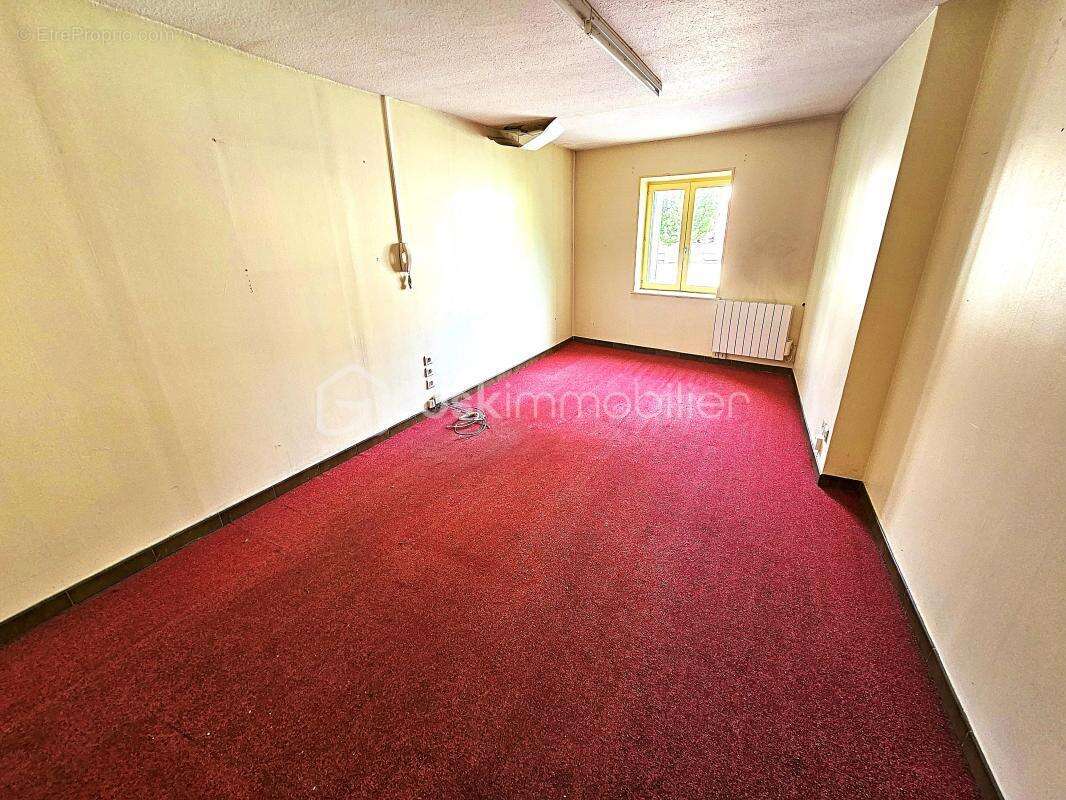 Commerce à LA PACAUDIERE