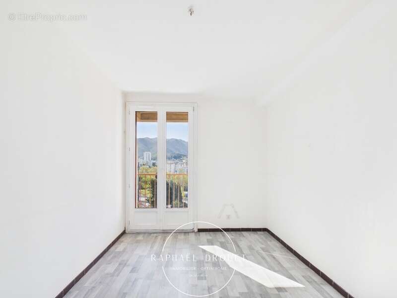 Appartement à MARSEILLE-11E