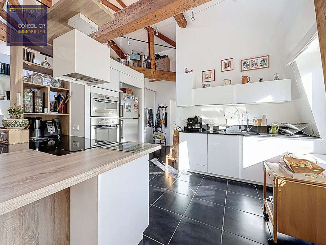 Appartement à COLLONGES-AU-MONT-D'OR