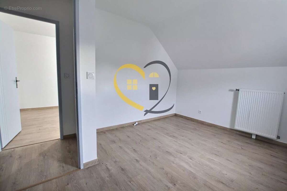 Maison à SAINT-JEAN-DE-BRAYE