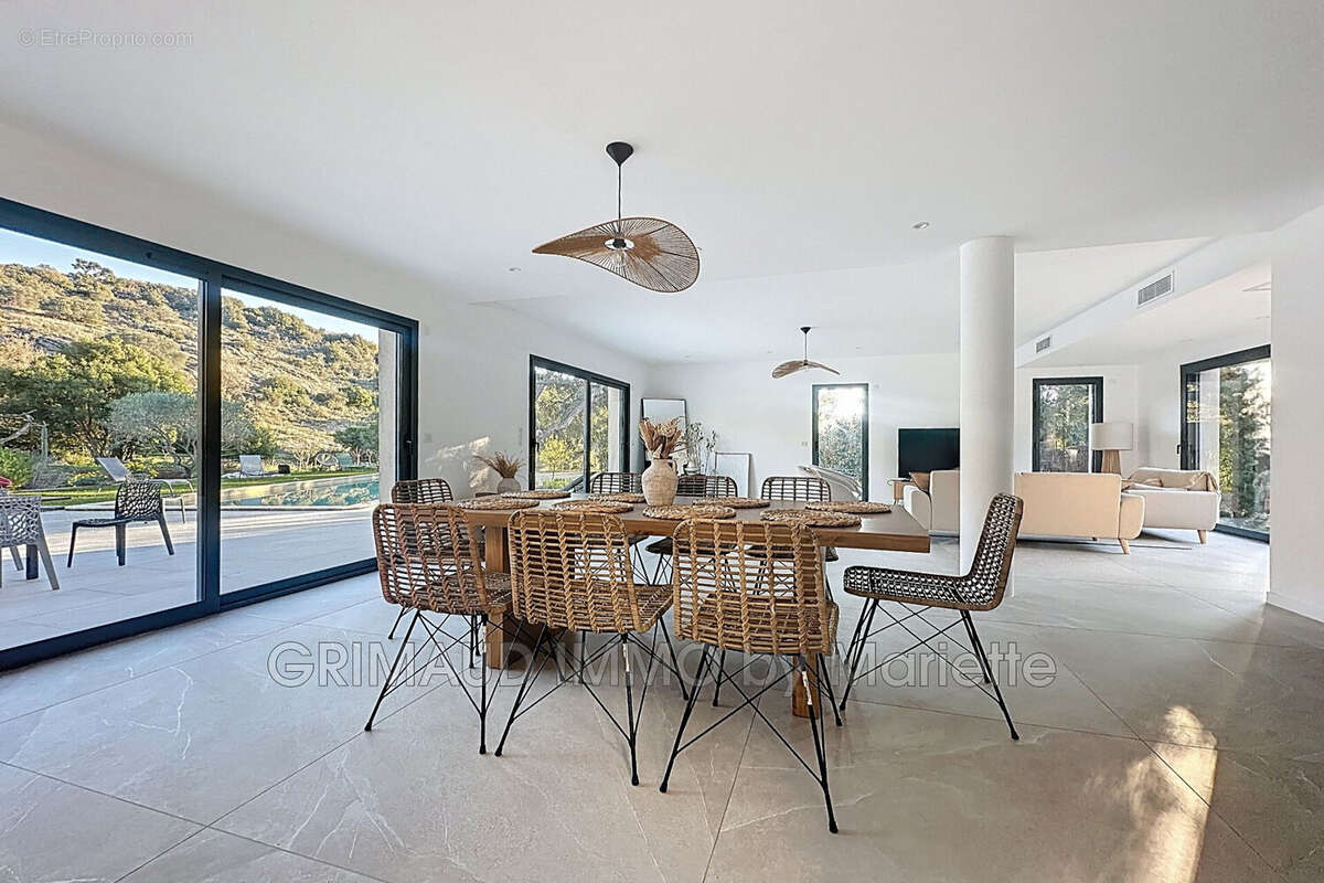 Maison à PLAN-DE-LA-TOUR