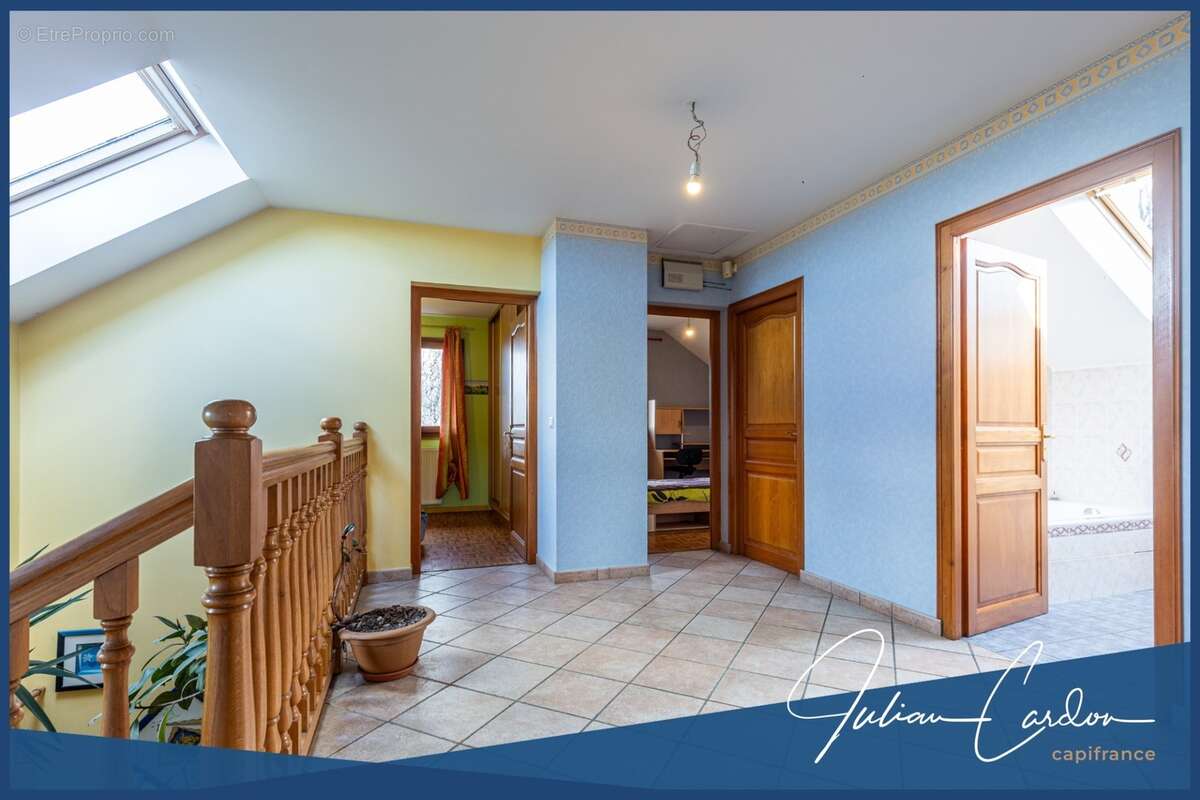 Villa d'architecte à vendre à Cuvat - photo 13