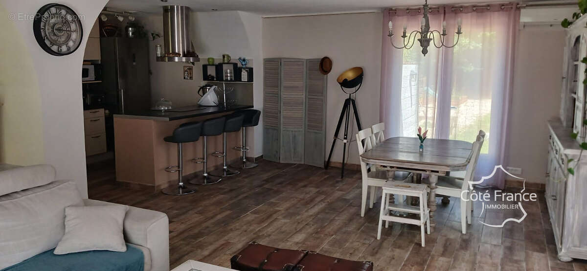 Maison à MOLIERES-SUR-CEZE