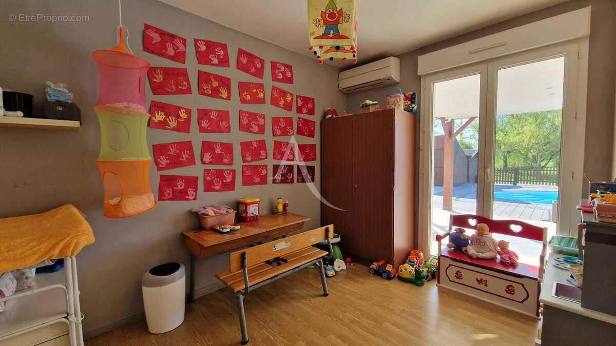 Maison à LA BAZOGE-MONTPINCON