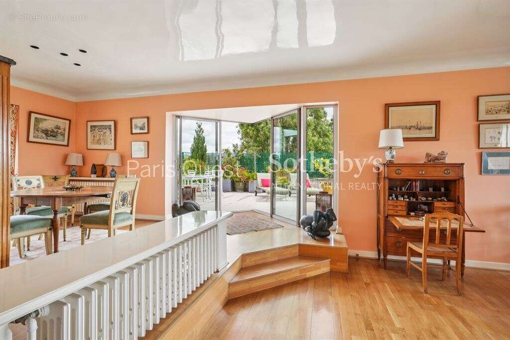 Appartement à NEUILLY-SUR-SEINE