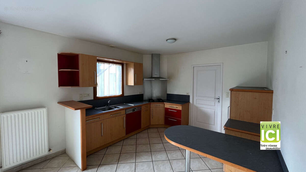 Maison à LA CHAPELLE-BASSE-MER