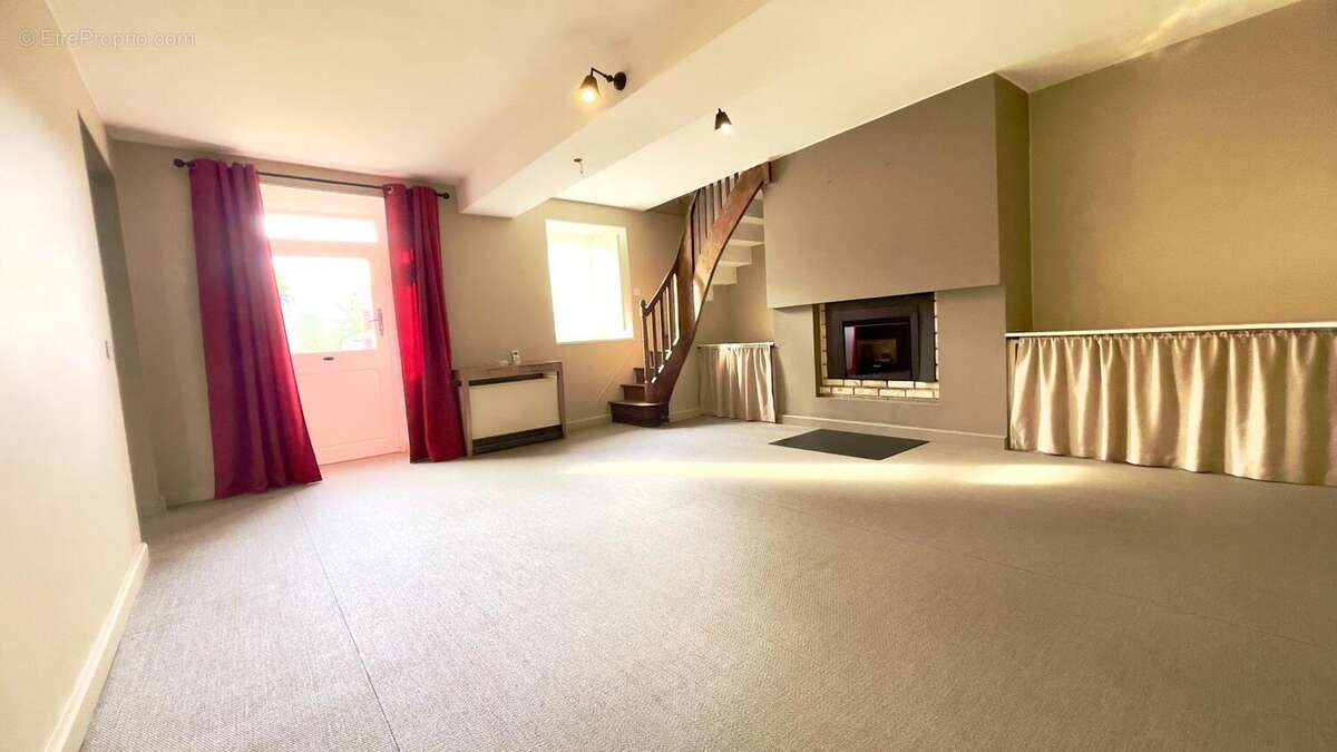 Photo 4 - Maison à AMBRIERES-LES-VALLEES