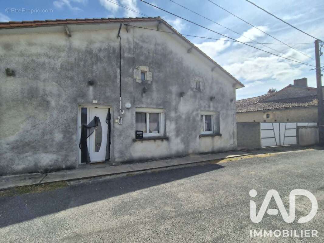 Maison 91 m² à Savigne  - photo 2
