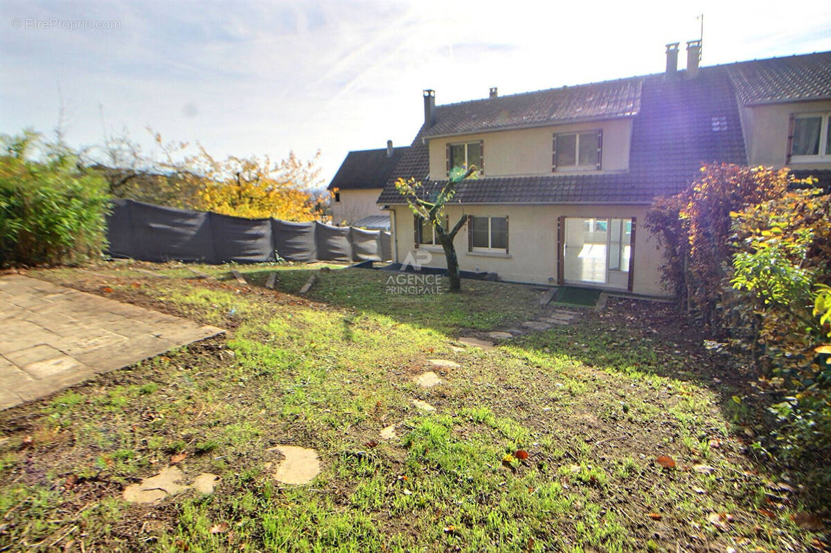Maison à CHANTELOUP-LES-VIGNES