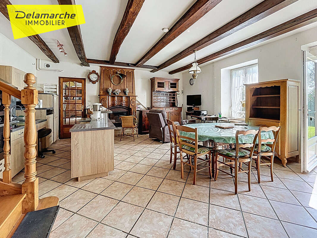 A vendre maison à La Rochelle Normande avec dépendances et 1 hectare - photo 4