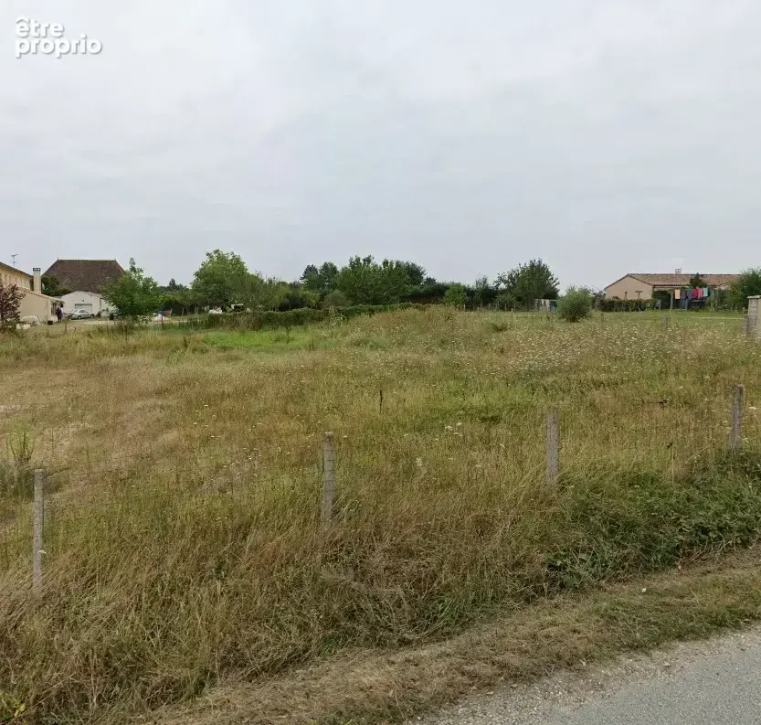 Terrain à COUTRAS