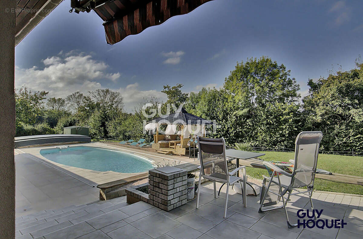 Maison à SAINT-CYR-SUR-MENTHON