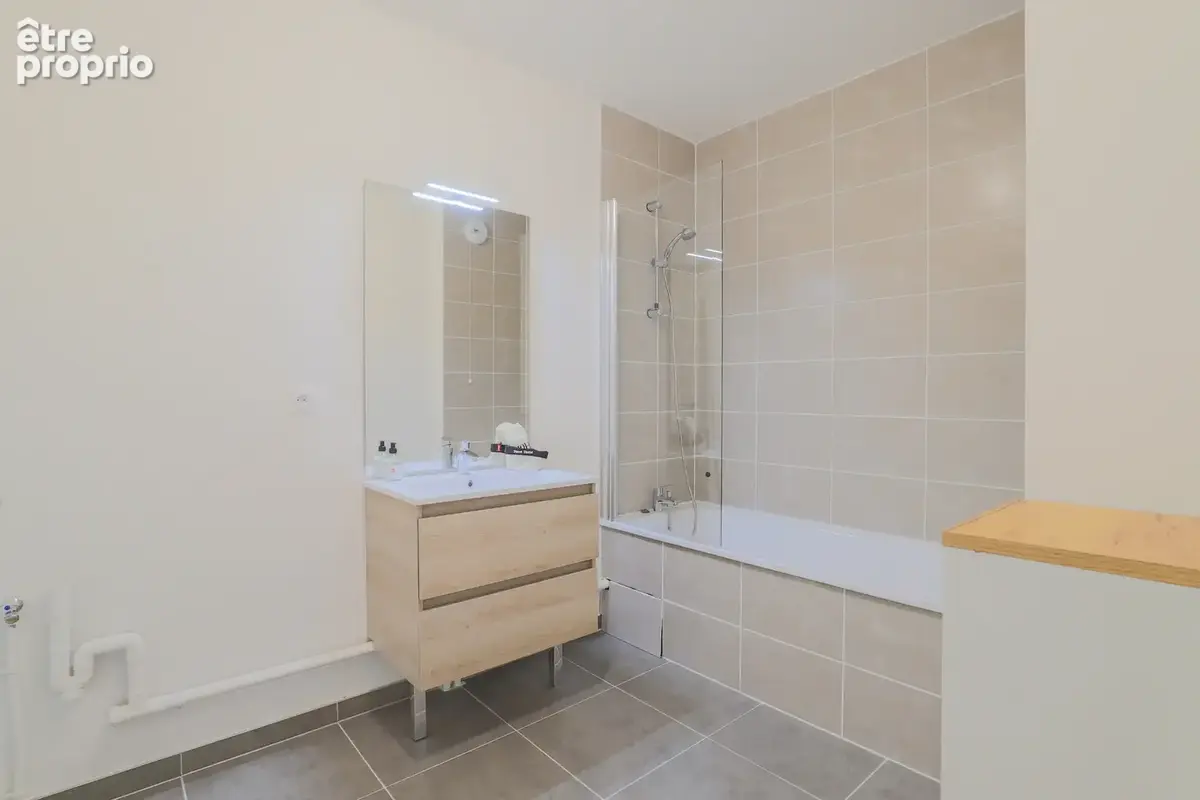 Amiens   Appartement T3 récent avec vue dégagée, balcons et parking - photo 6