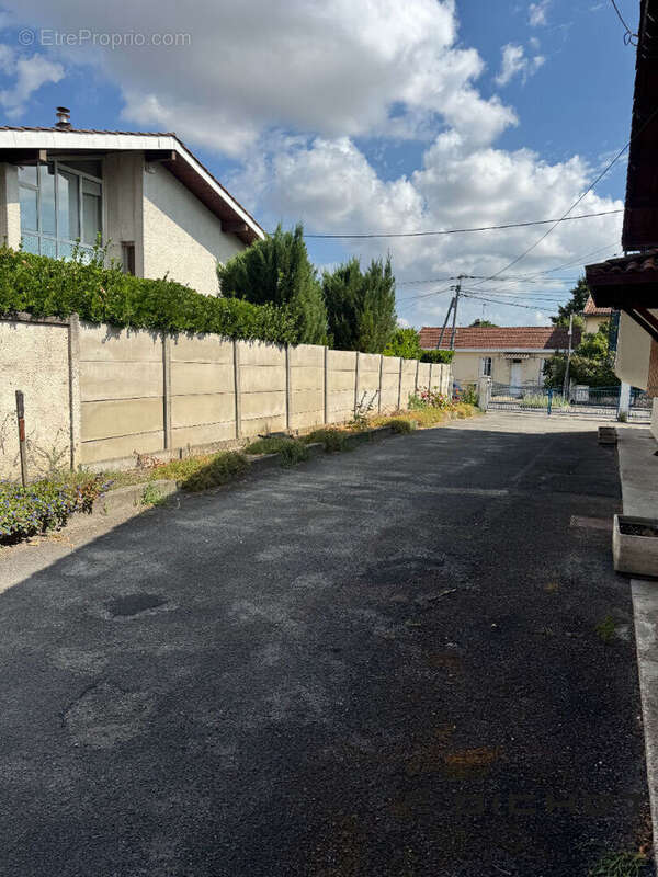 Hangar avec studio à amenager sur parcelle d'environ 600m² - photo 3